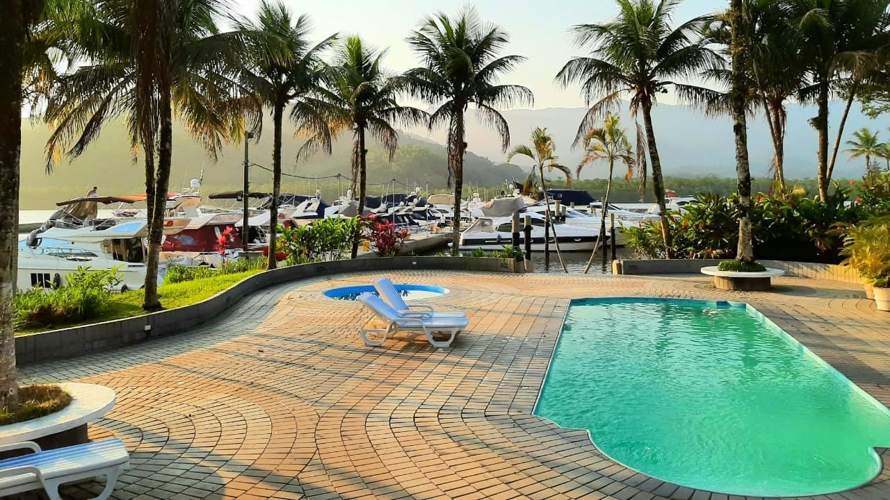 Área de lazer com piscina