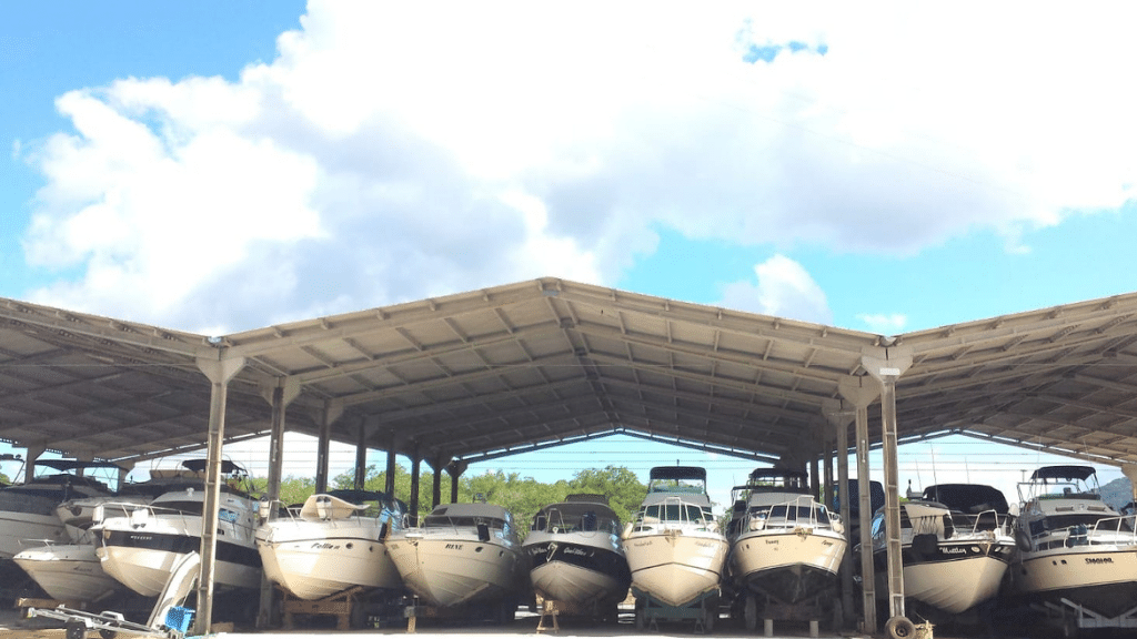 Garagem coberta da Marina Tropical